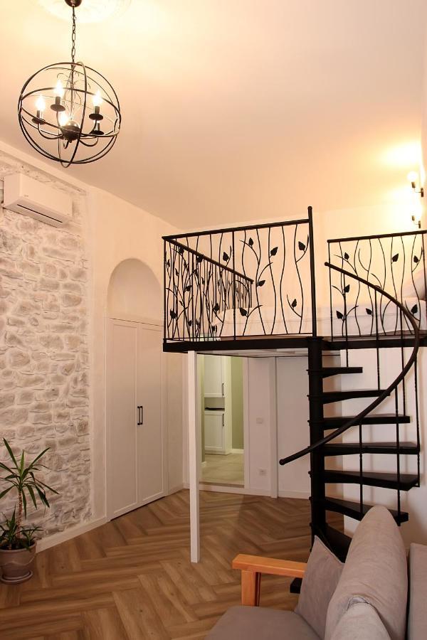 Historical Old City Apartament, Старе Місто , 2 Спальні, Балкон-Тераса, 85 Кв М Кам'янець-Подільский Номер фото